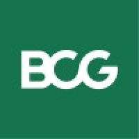 A imagem exibe um fundo verde com as letras brancas "BCG" centralizadas, evocando um senso de coesão e propósito típico de uma oficina integrativa.