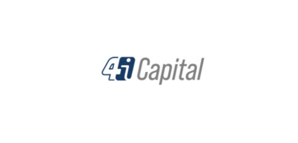 Logotipo da 4i Capital apresentando o nome da empresa com um número estilizado "4" e a letra "i" em azul ao lado da palavra "Capital" em cinza, representando seu compromisso com a pesquisa de mercado inovadora (Pesquisa de Mercado).