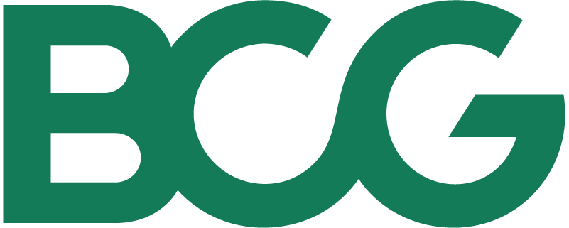 Logotipo verde com as letras "BCG" em negrito, tipografia conectada em um fundo transparente.