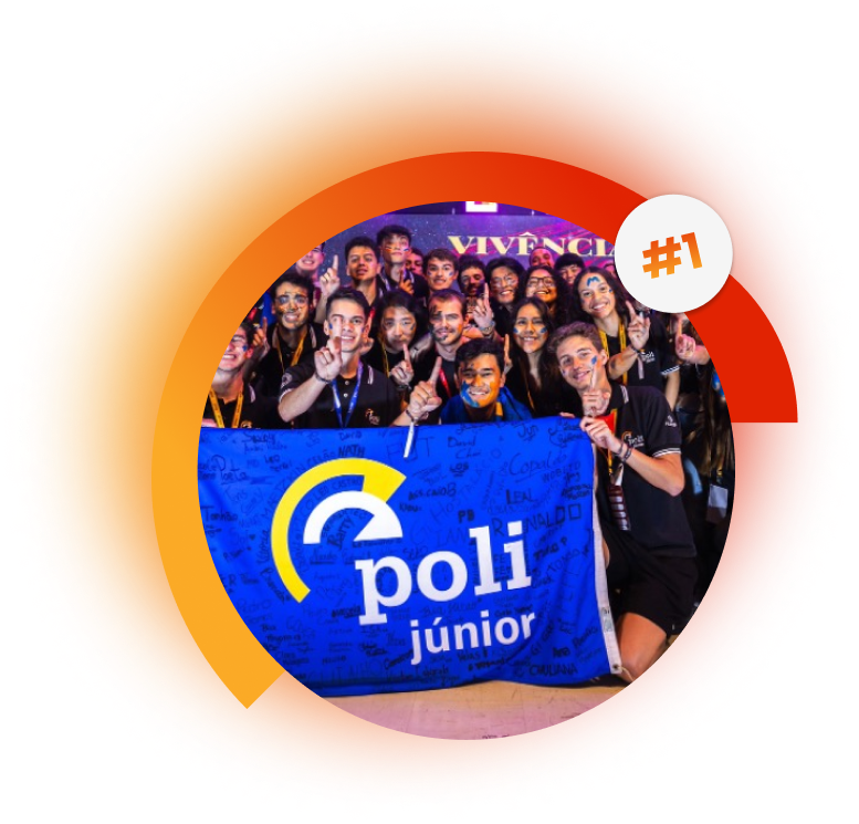 Grupo de pessoas sorrindo e segurando uma faixa "Poli Júnior" com "#1" no canto.