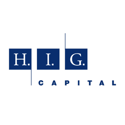 Logotipo da H.I.G. Capital com quadrados azuis com letras brancas "H", "I" e "G" acima da palavra "CAPITAL" em um fundo preto.