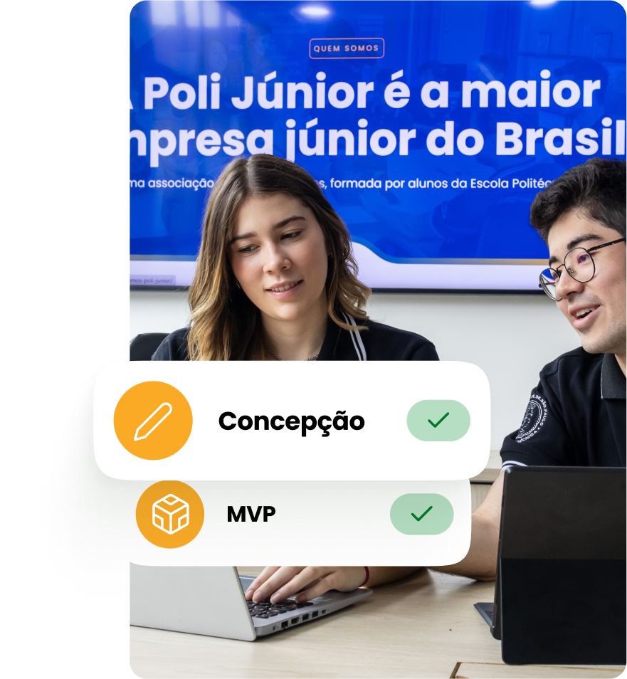 Duas pessoas trabalham em laptops em uma mesa, com uma tela exibindo texto em português ao fundo e ícones rotulados como “Concepção” e “MVP” com marcas de seleção em primeiro plano, refletindo o foco de capital de risco da Poli Ventures na inovação em estágio inicial.