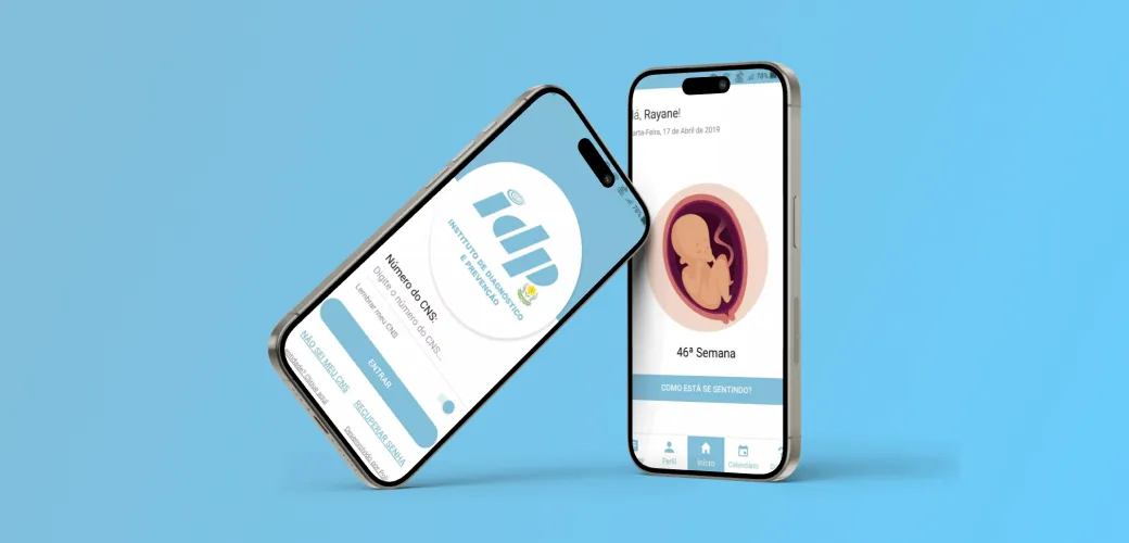 Dois smartphones contra um fundo azul exibindo uma interface de aplicativo médico para gestantes, um deles mostrando uma ultrassonografia do feto e dados pessoais de saúde.