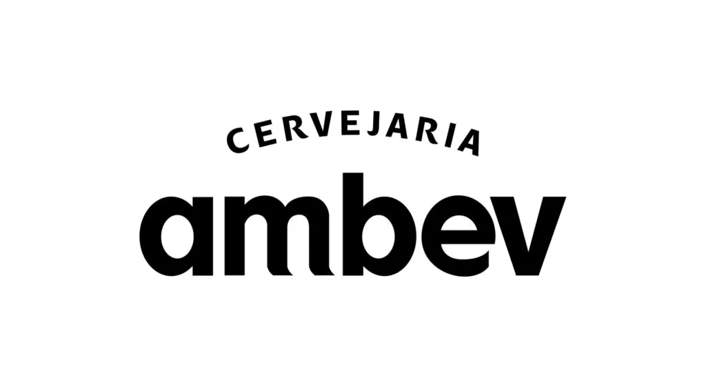 Logotipo da cervejaria ambev apresentando o nome da empresa em negrito em letras pretas sobre painel branco.