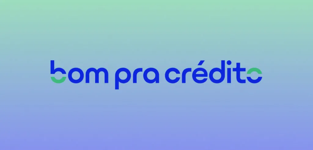 Logotipo do "bom para crédito" com texto estilizado em azul sobre fundo gradiente azul esverdeado.