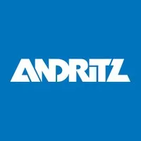 Logotipo da Andritz em letras brancas em negrito sobre um fundo azul sólido, refletindo o espírito colaborativo de uma oficina.